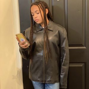 Size Large. Color Black. Soft leather.